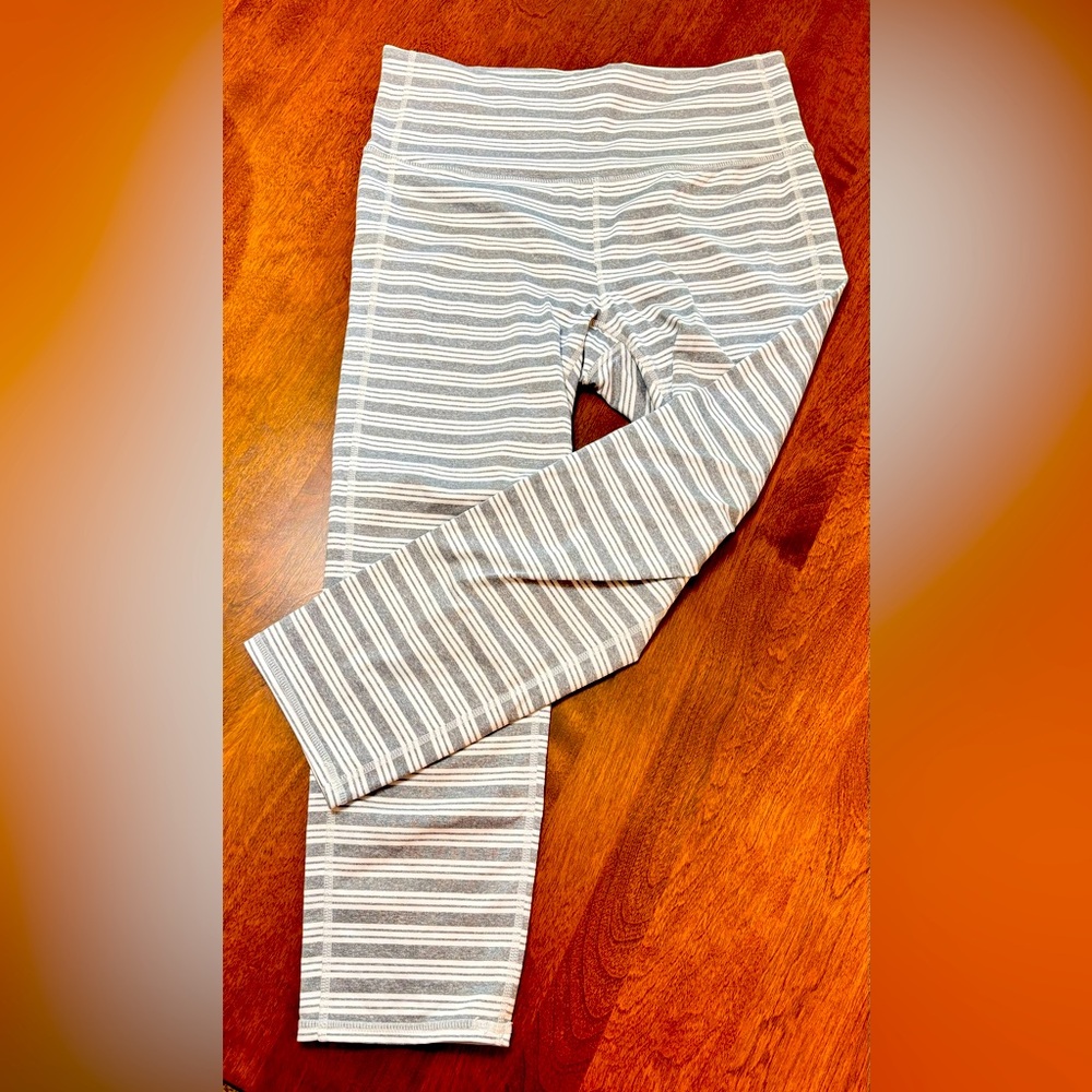 Athleta salutation 3/4 leggings